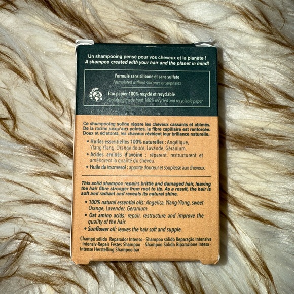 L'OCCITANE Orange and Green Solid Shampoo - Picture 2 of 3